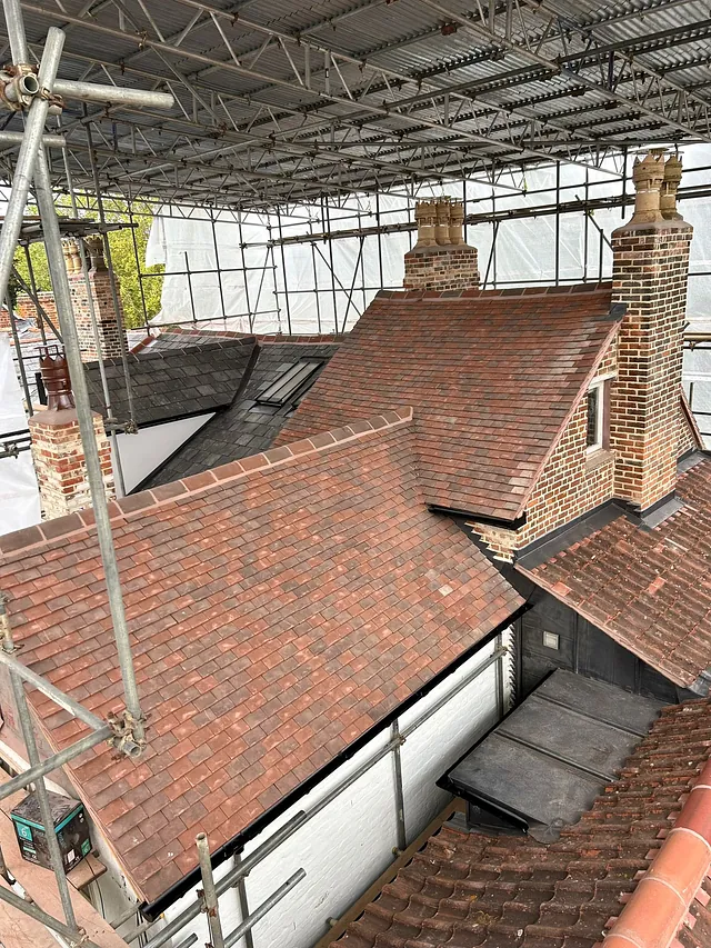 Tiled roof staines